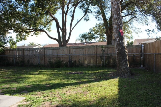 Building Photo - 3 Bedroom 2 Bath Home