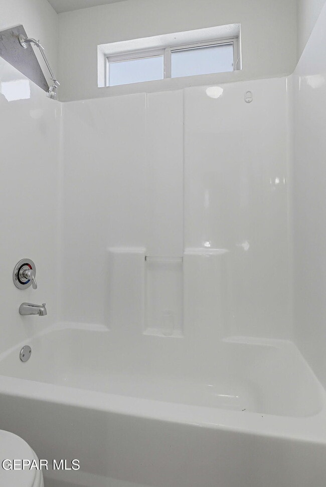 Building Photo - 2328 Honey Dew St