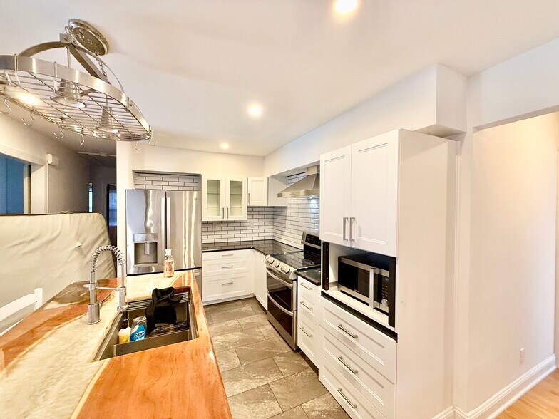 Primary Photo - 1138 Crull Dr