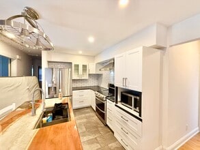 Building Photo - 1138 Crull Dr