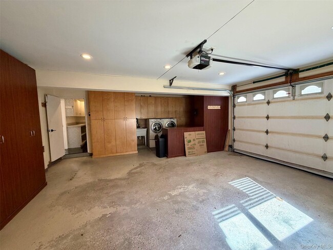 Building Photo - 5 Glen Hill Ct