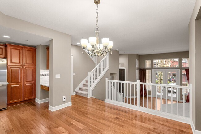 Building Photo - Luxury 3-bedroom, 3.5 Bath Row Home for Rent in Villebois Village Center