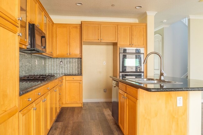 Building Photo - 329 Kiawah River Dr