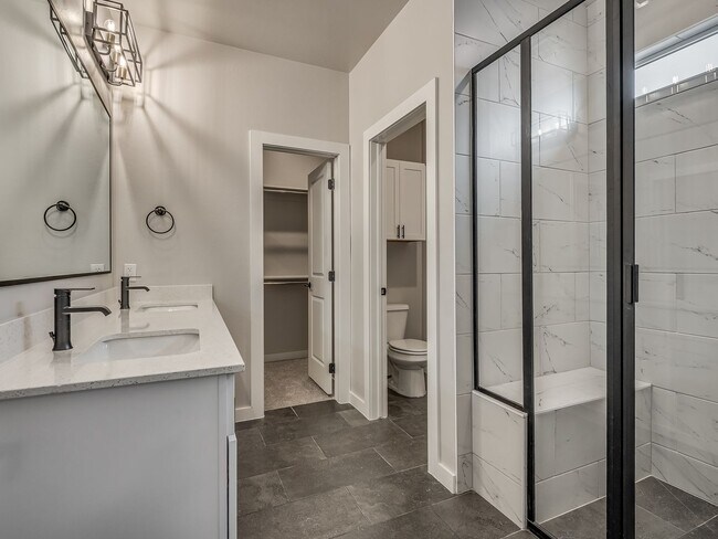 Building Photo - Beautiful New Construction Home in Edmond/...