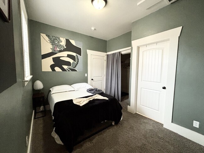 Building Photo - 608 Park St.