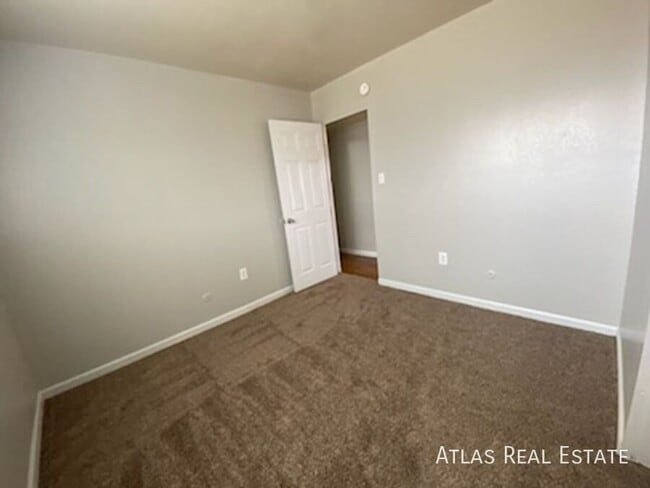 Building Photo - 934 W Moreno Ave