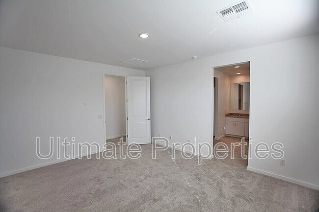 Building Photo - 12655 W Country Club Trail