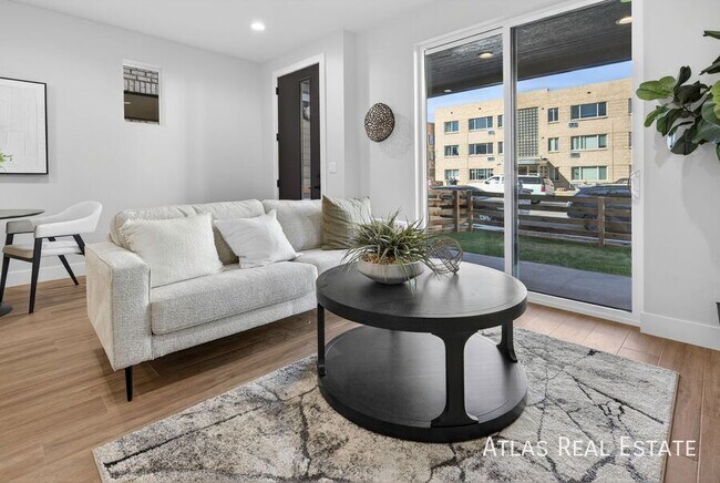 Building Photo - 830 Cherry St