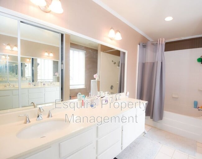 Building Photo - 1887 Montgomery Ave