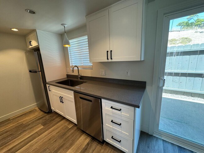 Building Photo - 2170 Via Sonora