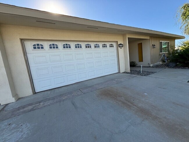 Building Photo - Very Clean Condo in Kern City!  2 Bedrooms...