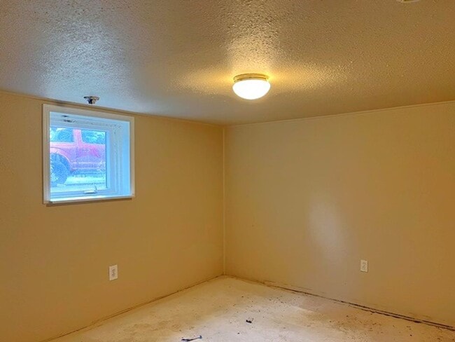 Building Photo - 2Bd/1Ba Single Story House w/ Basement - A...