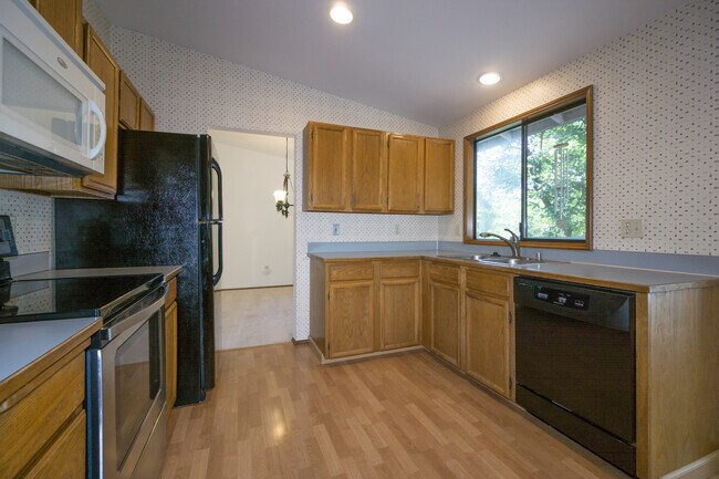 Building Photo - 16708 SE 40th Pl