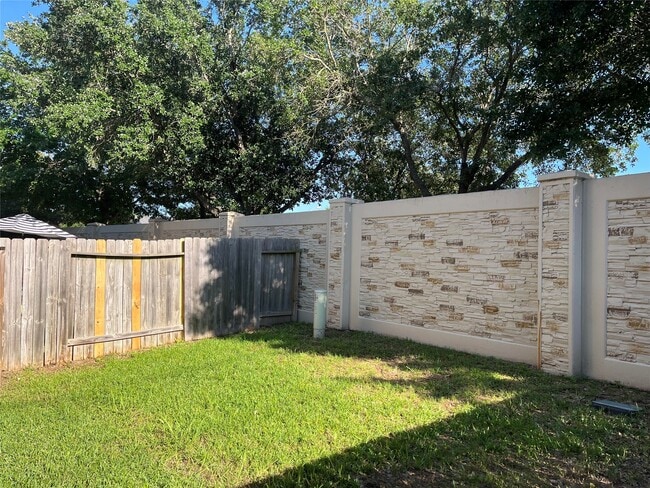 Building Photo - 16219 Sandy Path Ln