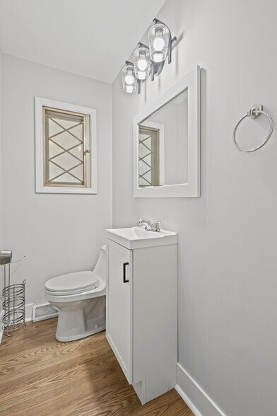 Building Photo - 2712 2nd Private Rd