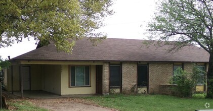 Building Photo - Lockwood Properties4 (900 Sahara Ave)