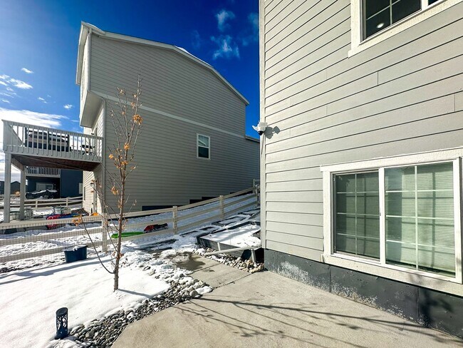 Building Photo - Grand 6bd 4ba Crystal Valley home with an in-law suite!!!