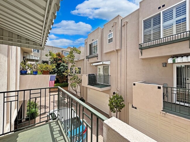 Building Photo - Charming 2BD/2.5BA Townhouse in Bankers Hi...