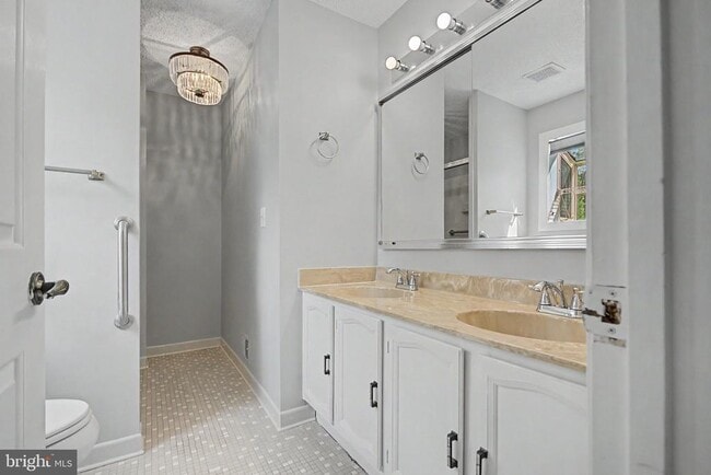 Building Photo - 2615 Point Lookout Cove