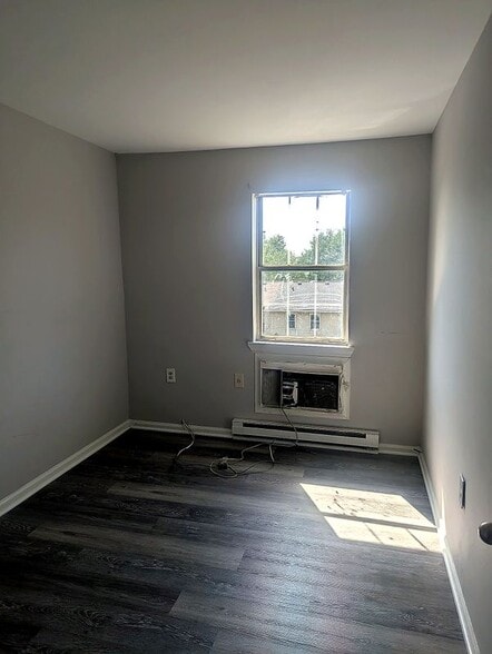 Building Photo - 2825 Rhonda Ln