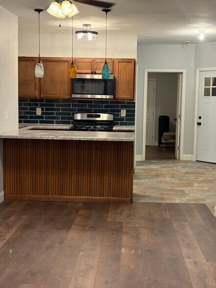 Building Photo - 2212 Portis Ave