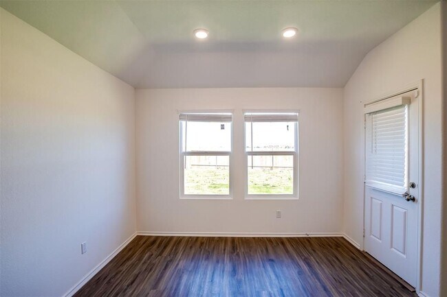 Building Photo - 614 Milliner Lp