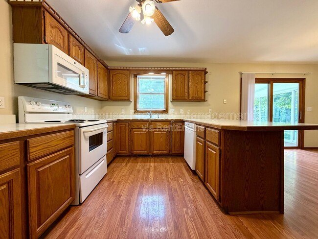Building Photo - 3696 Senna Dr NE