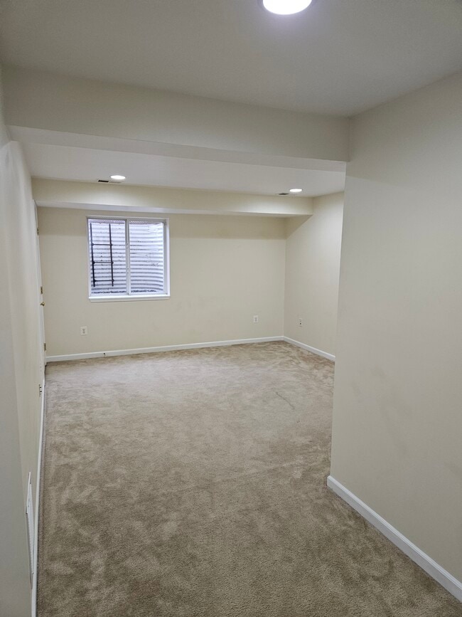 Building Photo - 77 Riparian Ln