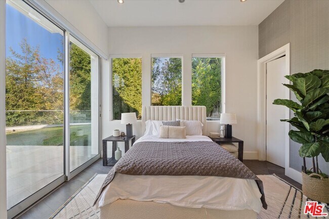 Building Photo - 2666 Hutton Dr