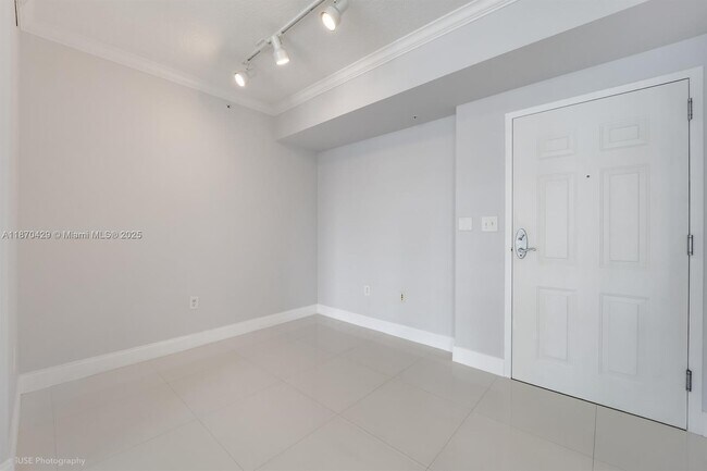 Building Photo - 2000 N Bayshore Dr