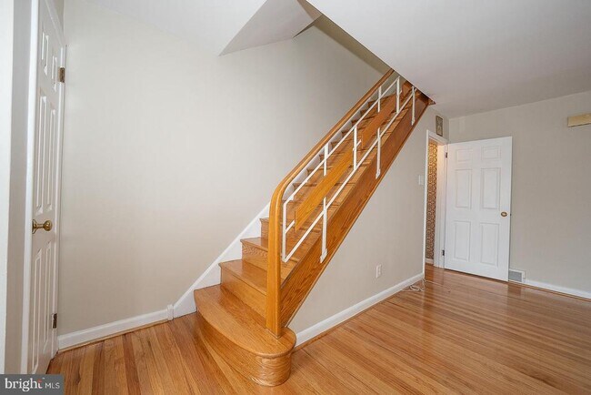 Building Photo - 130 Ivy Ct