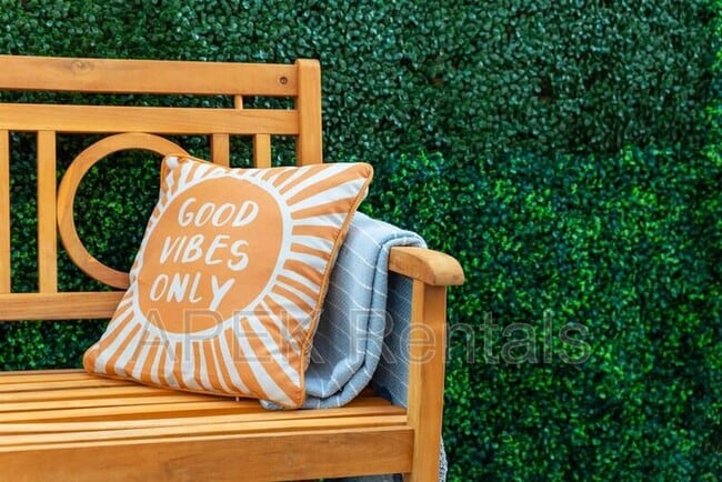 Building Photo - 2184 E Powell Rd