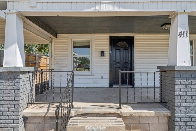 Building Photo - 411 N Roosevelt Ave