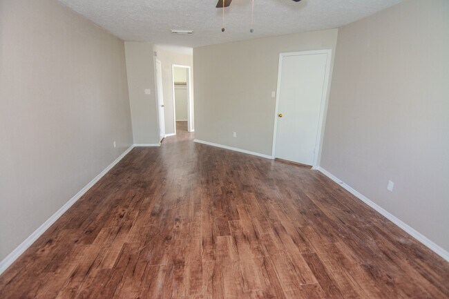 Building Photo - 16746 Selder Dr