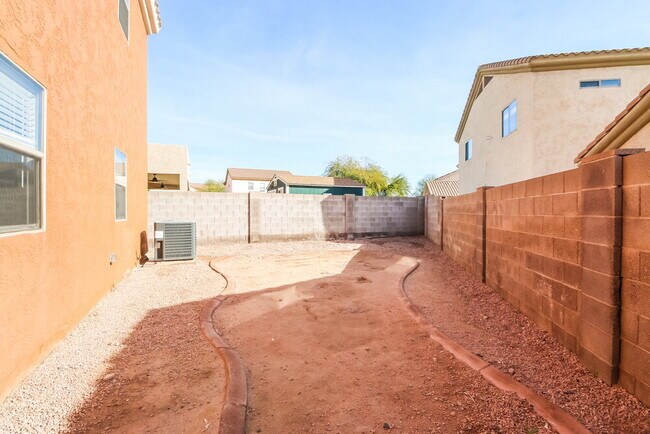 Building Photo - 261 N Valle Verde