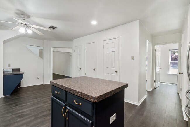 Building Photo - 1305 Cedar Brook Dr