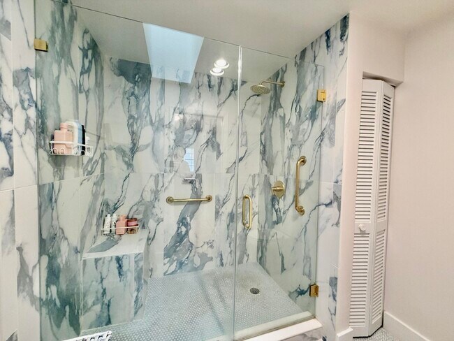 Building Photo - 7935 La Mirada Dr