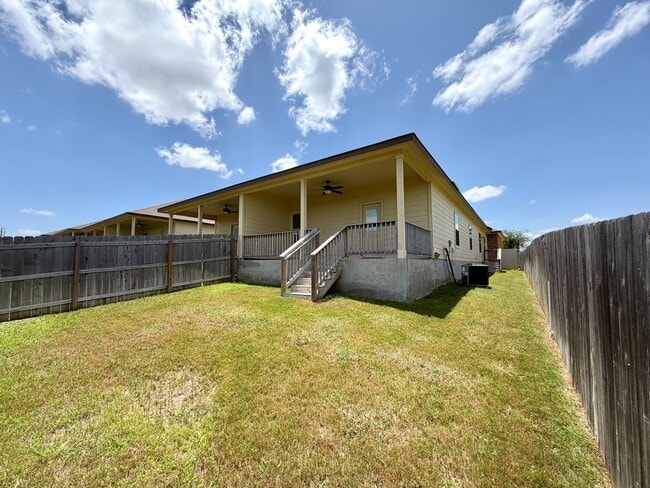 Building Photo - Come live in Knox Ridge!