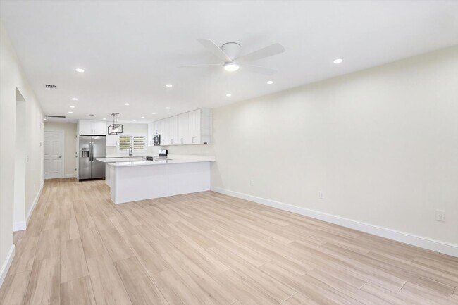 Building Photo - 11625 W Riverhaven Dr