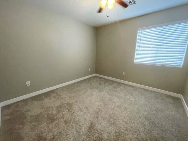 Building Photo - Inside the gated community townhouse