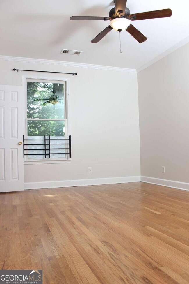 Building Photo - 1124 Center St NW