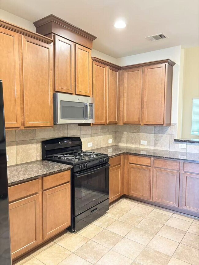 Building Photo - 14246 Dos Palos Dr