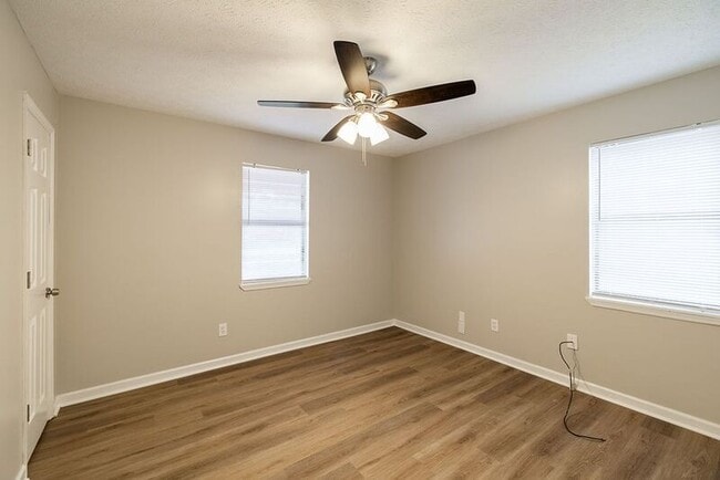 Building Photo - 112 Upland Ct