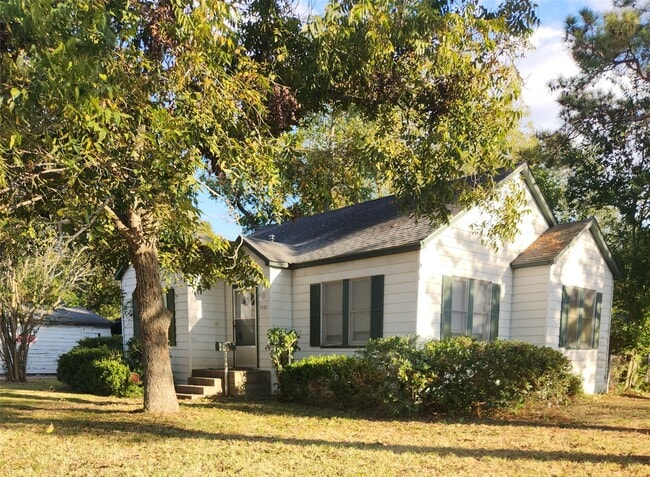 Building Photo - 1400 Dyer Ave