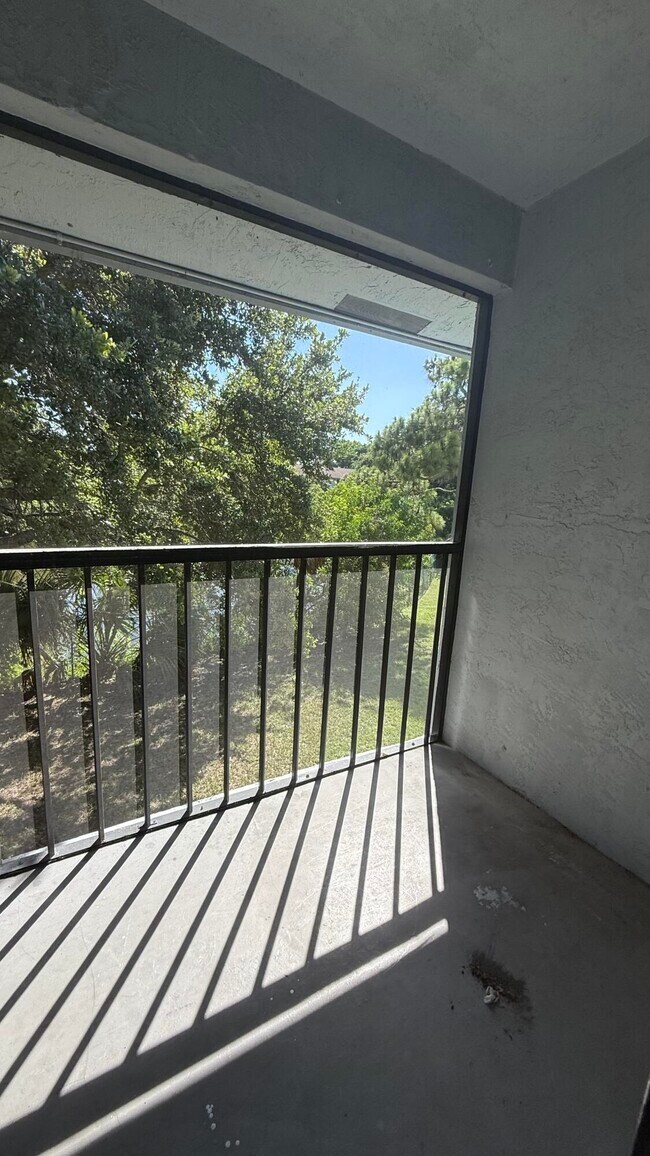 Building Photo - 4805 Arjaro Dr