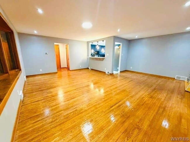 Building Photo - 2791 N Forest Rd