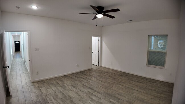 Building Photo - 4709 Lee St