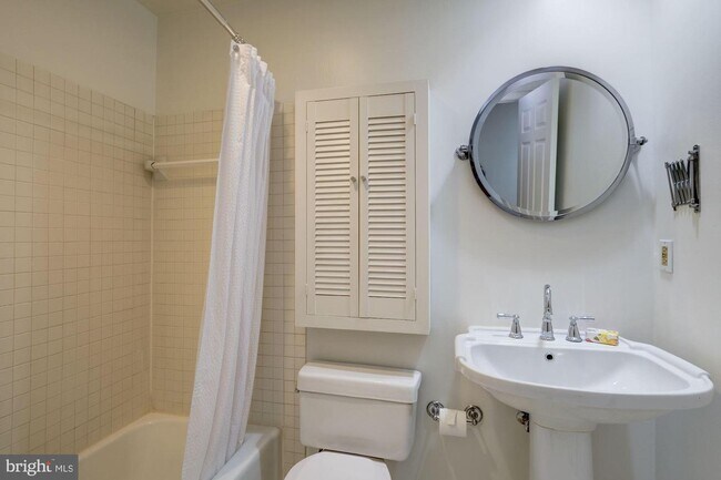 Building Photo - 2153 California St NW