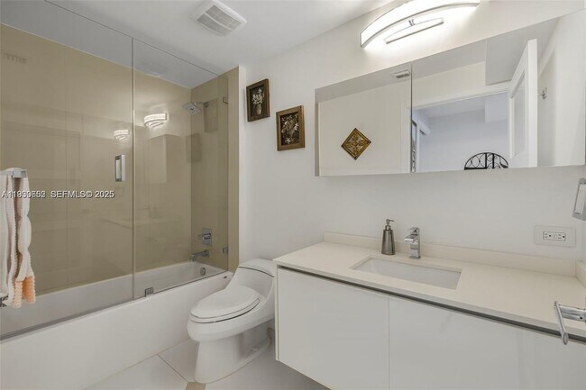 Building Photo - 600 NE 27th St