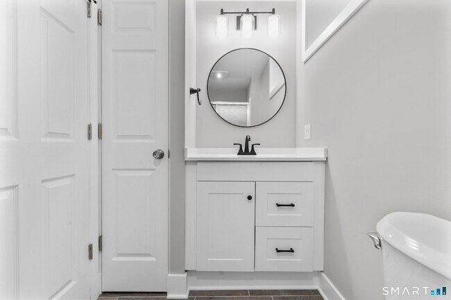 Building Photo - 548 Ferry St